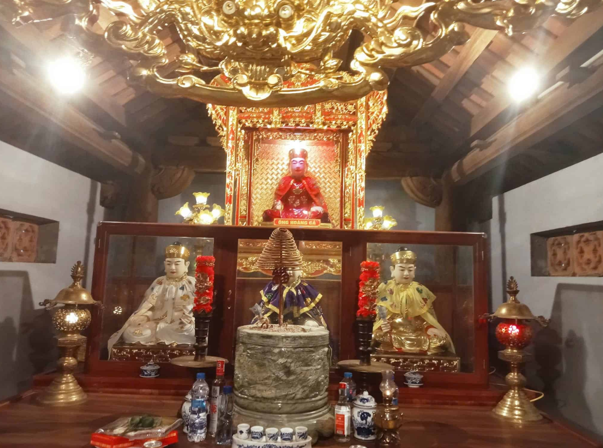 Đền Thờ Quan Hoàng Cả